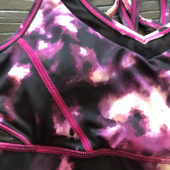 Lululemon women’s sports bra - Picture 10 of 16